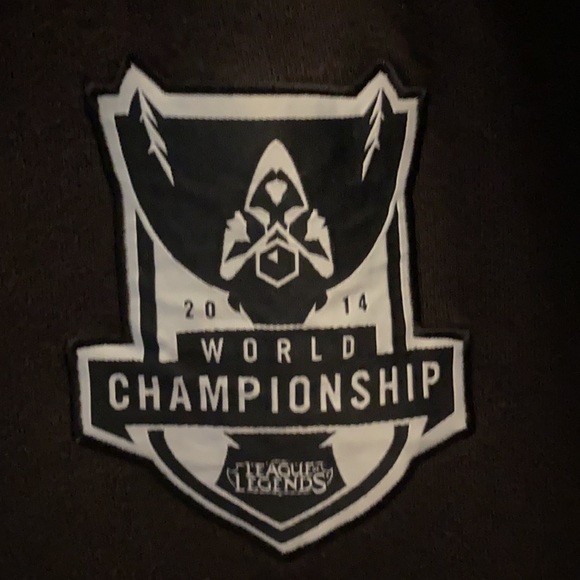 League of Legends 2014 World Championship Full Zip Sweater - Large - Picture 3 of 5